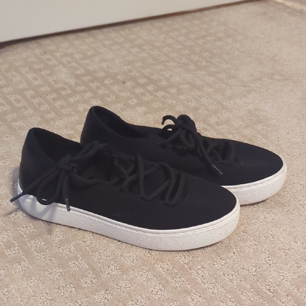 BP Women's Black Sneakers